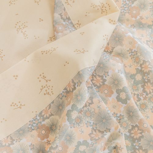 Juego de Sábanas Extra Queen Algodón Blend Flor Superpuesta