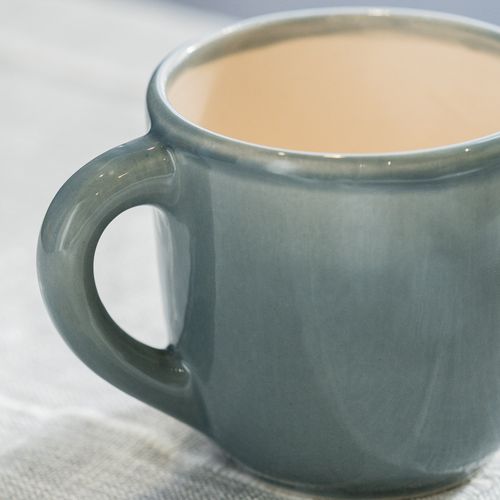 Taza Bicolor de Cerámica Artesanal con Asa