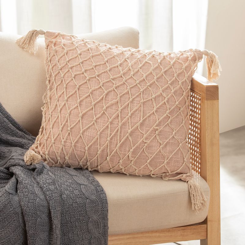 Funda-de-Almohadon-Crochet-con-Borlas