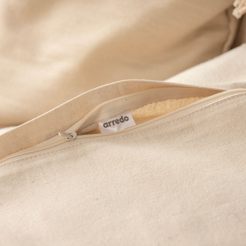 Funda-de-Almohadon-Vuelo-Natural-con-Borlas