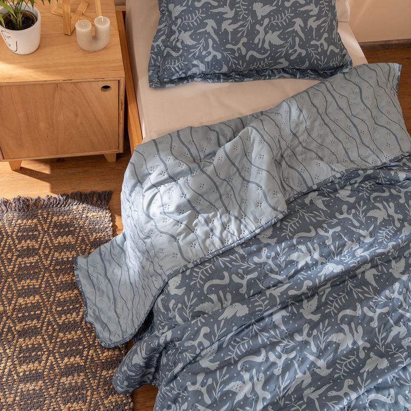 Cubrecama-Twin-Size-Reversible-Vuelo-de-Hojas