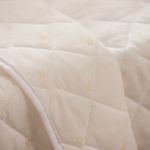Acolchado-Cuna-Reversible-de-Algodon-Estrellas-y-Gardenias
