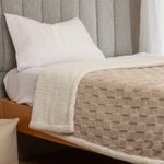 Frazada-Twin-Flannel-Jacquard-con-Corderito-