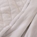 Cubrecama-Queen-Extra-Suave-con-Corderito-a-Rombos