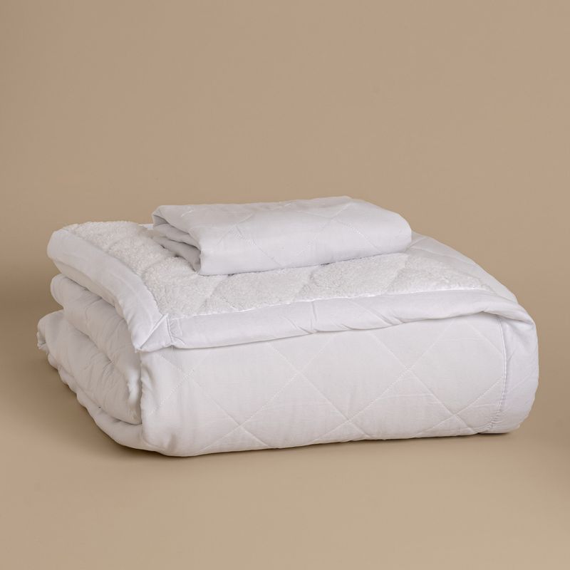 Cubrecama-Queen-Extra-Suave-con-Corderito-a-Rombos
