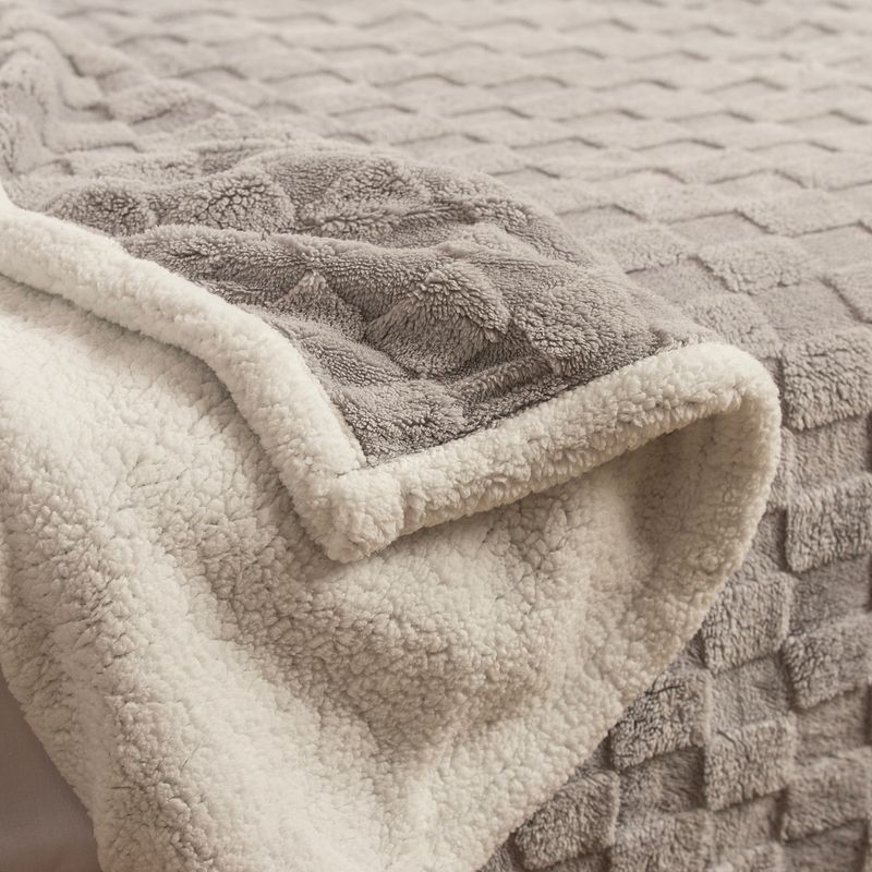 Frazada-King-Flannel-Jacquard-con-Corderito-