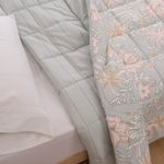 Acolchado-Queen-Reversible-Floreado-Calido