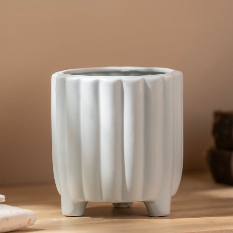 Maceta--de-Ceramica-Con-Pie-Textura-Lineas-