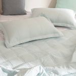 Cubrecama-Queen-Reversible-Costuras-a-Cuadros