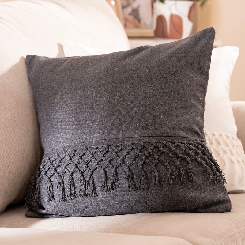 Funda-de-Almohadon-con-Flecos-en-Red-