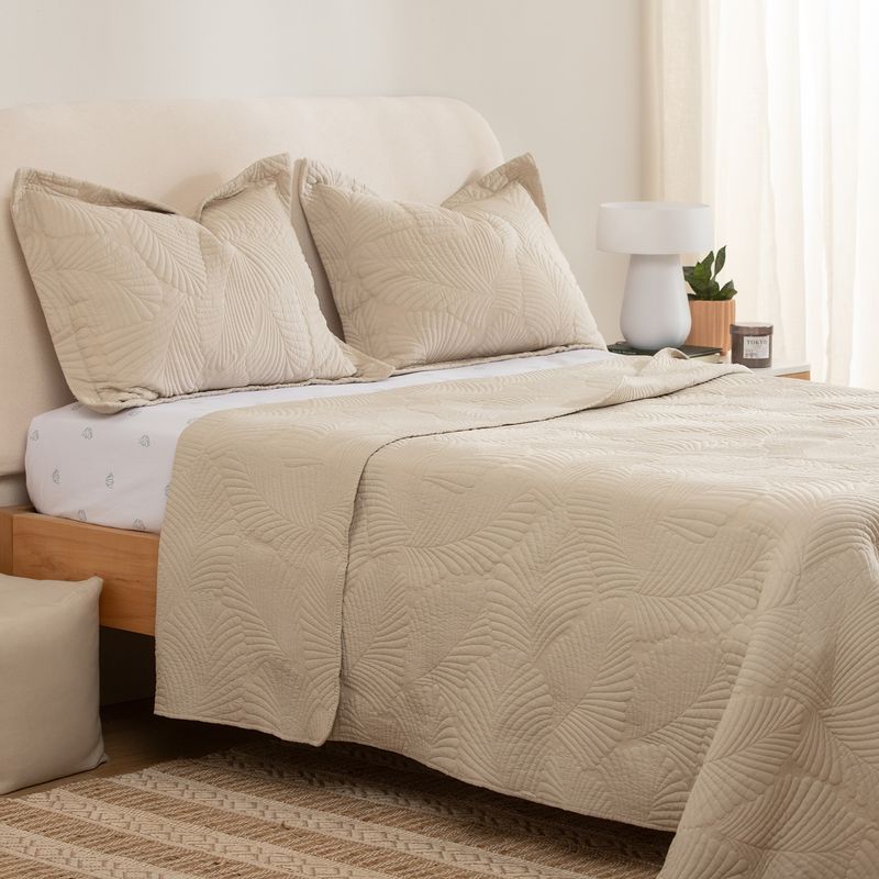 Cubrecama-King-Reversible-de-Algodon-Hojas-Bordadas