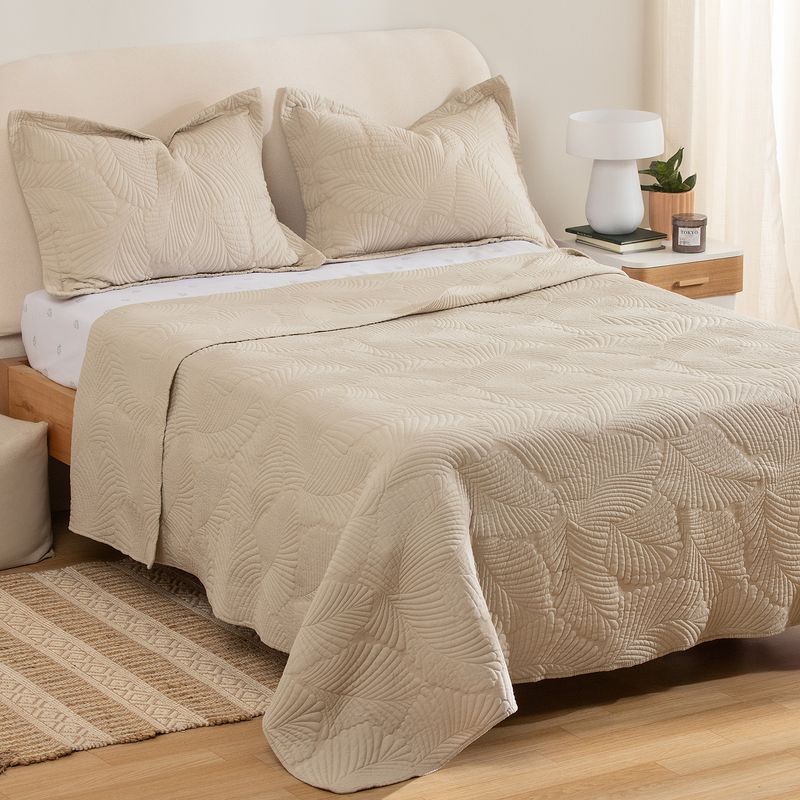 Cubrecama-Queen-Reversible-de-Algodon-Hojas-Bordadas