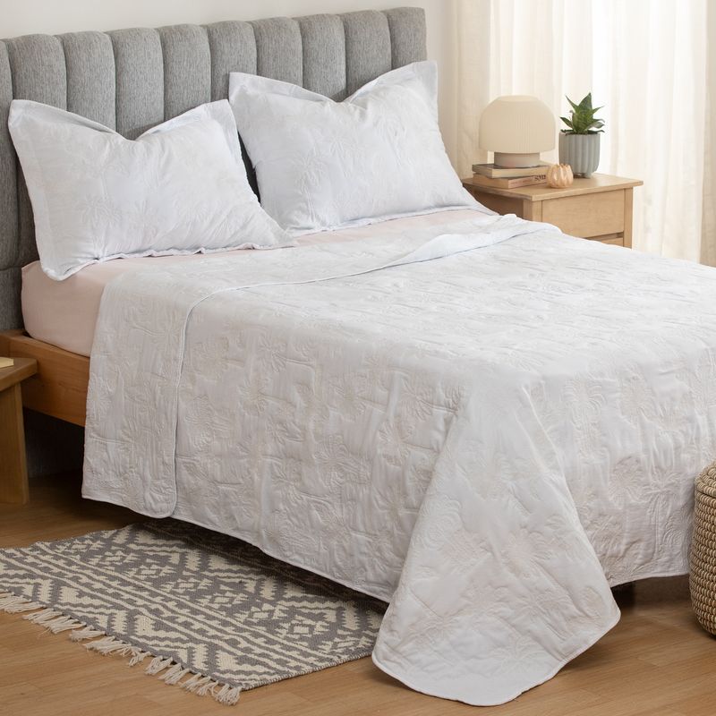 Cubrecama-Queen-Reversible-Bordado-Palmeras