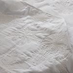 Cubrecama-Queen-Reversible-Bordado-Palmeras