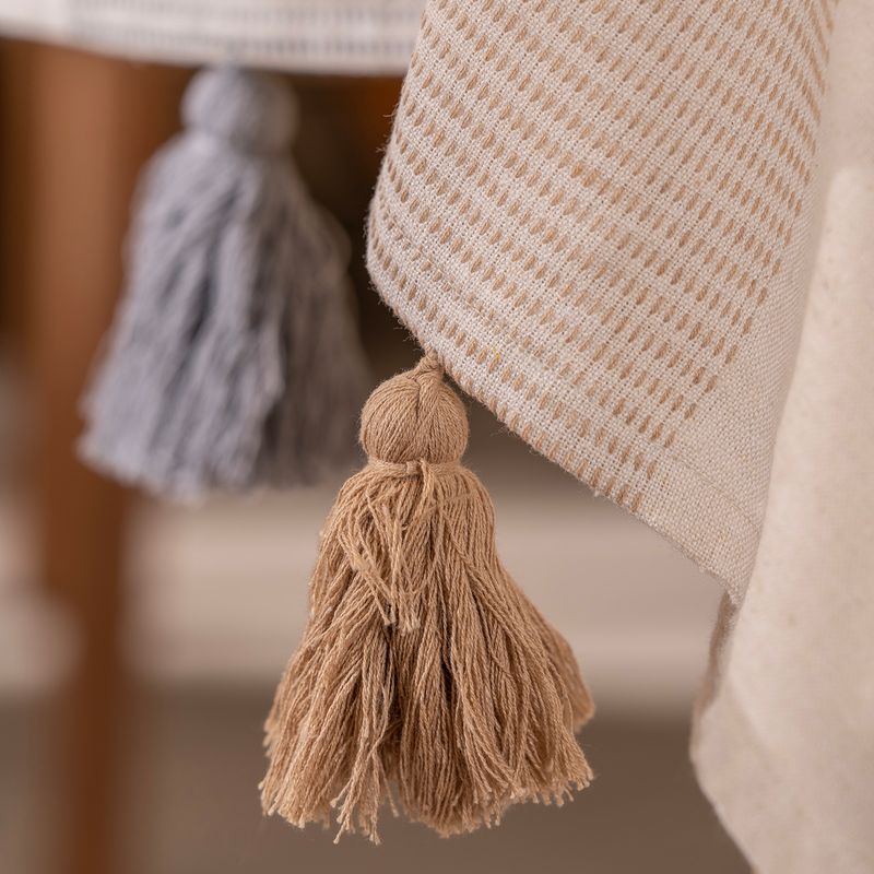 Mantel-Chico-Rectangular-Franjas-y-Borlas