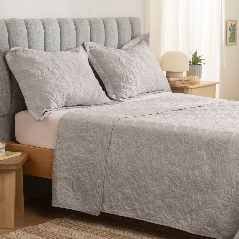 Cubrecama-King-Reversible-Bordado-Peonias