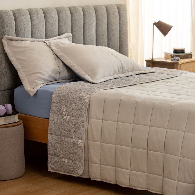Cubrecama-King-Cooling-Efecto-Frio-Hojas