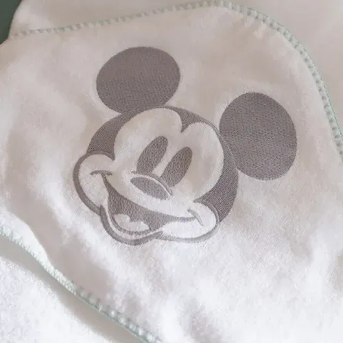 Bata de Bebé Con Capucha Disney Mickey