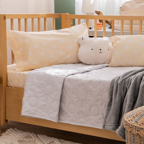 Cubrecama Cuna de Gasa Soles Bordados