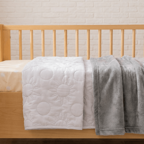 Cubrecama Cuna Funcional de Gasa Soles Bordados