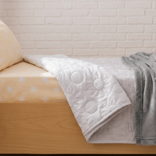 Cubrecama Cuna de Gasa Soles Bordados